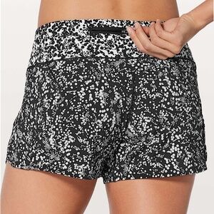 Lululemon Run Times Athletic Short II 4" / Chirasu Black Alpine White Sz 10